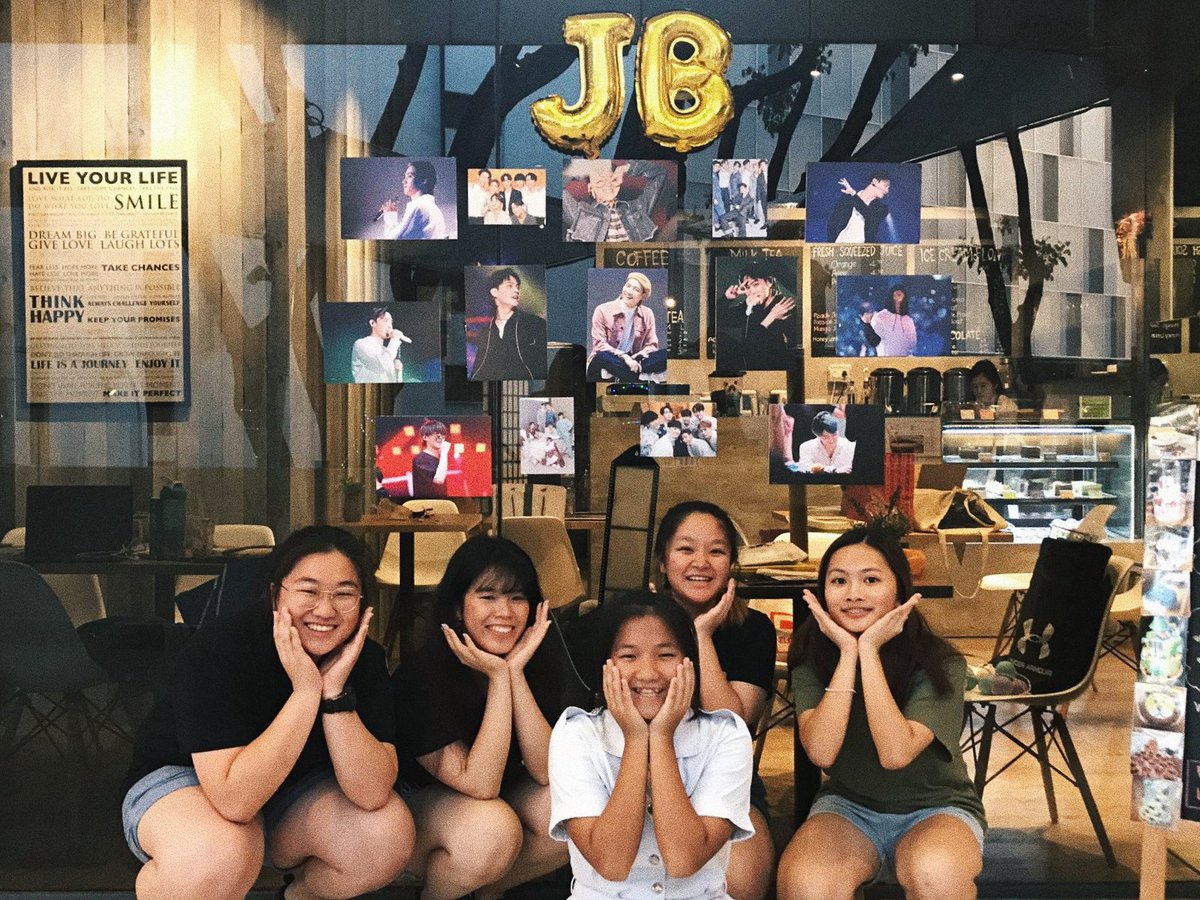 rhoyamyung's tweet photo. @106cafe_ was a good way to start the year 💚 so thankful for the team that was so easy to work and get along with 😭 see you guys soon lets meet at future events pls and maybe end of year concert if its true 🤪💚 https://t.co/swAxxObEW8