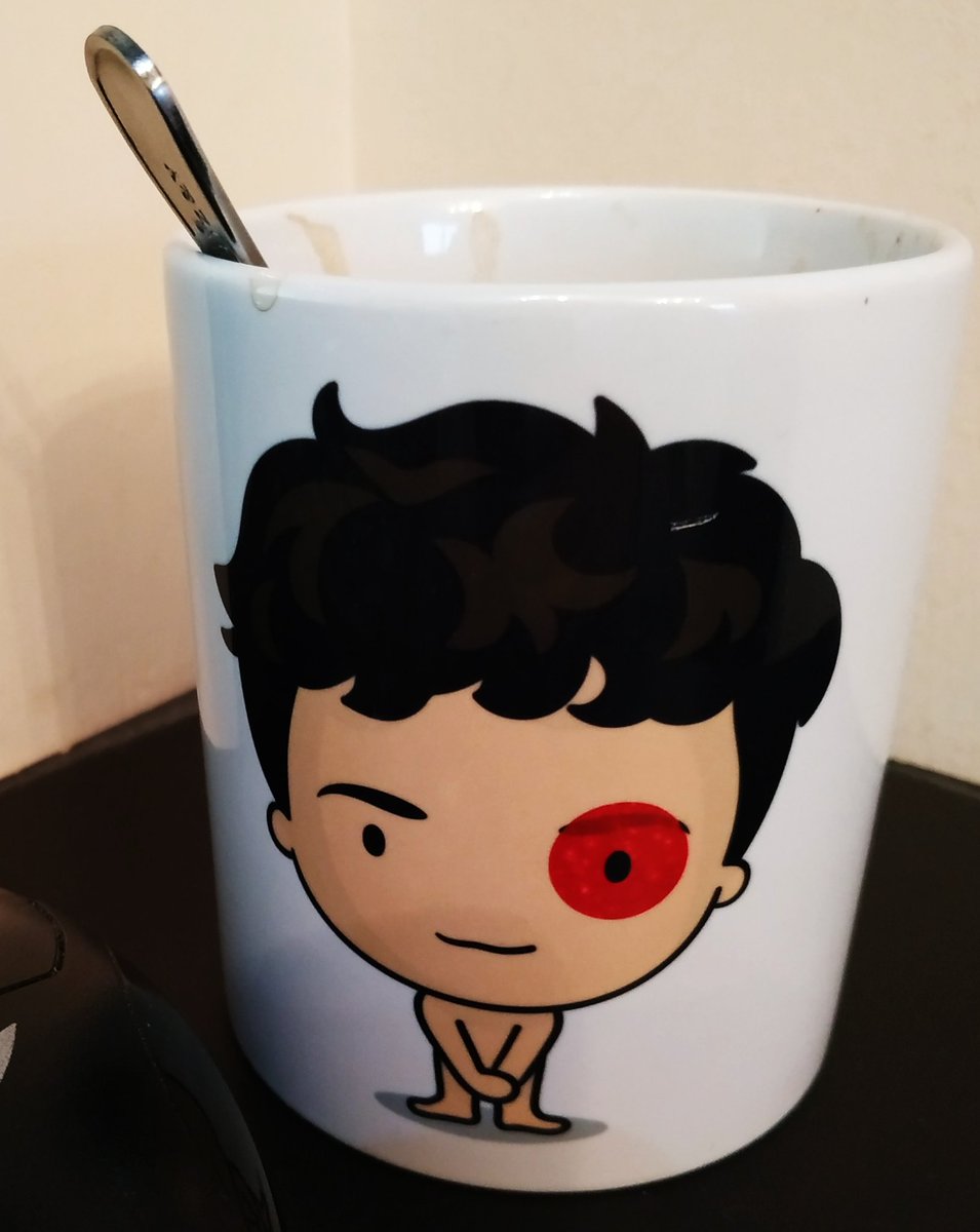Dreana1981's tweet photo. Sé que medio fandom tiene la taza de @tupendoES ...pero a mí me la ha traído mi rey mago particular y me hace mucha ilusión tomarme el café de media tarde en buena compañía😉 Molan mucho las cositas de esa web. Las chapitas de 1016 y la bombillita ya están customizando mi bolso😎 https://t.co/s8QaPLtXxG
