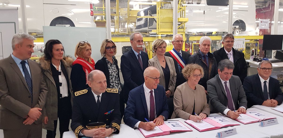 Prefet67's tweet photo. Jean-Luc Marx, @Prefet67, et @JeanROTTNER ont signé le pacte régional du #PIC lors d'une visite de l'#entreprise automobile Dangel à #Sentheim, en présence de @murielpenicaud et @jeanmarie_marx : près d'1,2 million investi pour la #formation professionnelle.
#emploi #compétences https://t.co/ISJ1QQC6tn