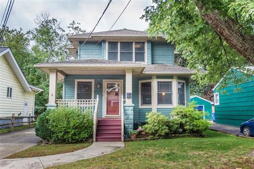 MichelleRemaxNJ's tweet photo. Check out this Craftsman style home in desirable Metuchen-4 beds, 2 full baths, granite counters, vaulted ceilings, and much more! Take the tour here: https://t.co/FjSZjBUY0h #REMAX #MICHELLERIZZO #REMAXDIAMOND #METUCHEN #REMAXHUSTLE #NJHOMESFORSALE https://t.co/ChVntwoqqX