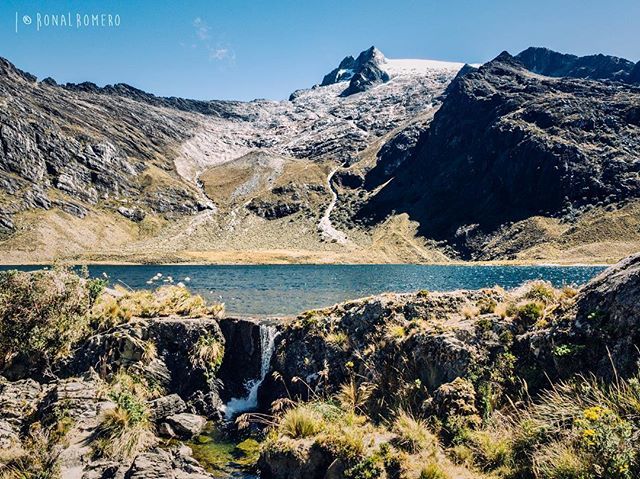 ronalromero's tweet photo. Título: Transición.
.
#andinismodealtura
#merida #photography #photooftheday #sky #likeforlikes #picoftheday #mountains #elnacionalweb #grandiosavenezuela #photo #like4likes #bluesky #olympus #getolympus #gonemirrorless  #sierranevadademerida #sierraneva… https://t.co/VjXphYIiOh https://t.co/C80jV6CQ5i