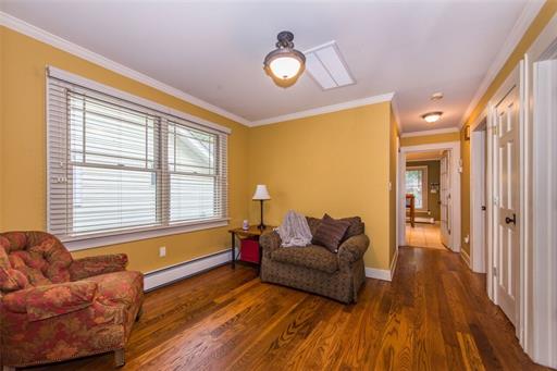 MichelleRemaxNJ's tweet photo. Check out this Craftsman style home in desirable Metuchen-4 beds, 2 full baths, granite counters, vaulted ceilings, and much more! Take the tour here: https://t.co/FjSZjBUY0h #REMAX #MICHELLERIZZO #REMAXDIAMOND #METUCHEN #REMAXHUSTLE #NJHOMESFORSALE https://t.co/ChVntwoqqX