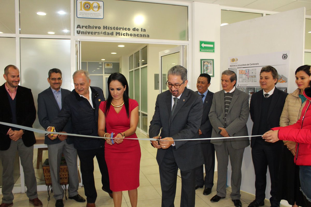 MedardoSernaG's tweet photo. Inauguramos la Biblioteca del Centenario, un recinto en el que se podrán consultar documentos, archivos, fotografías y libros sobre la historia de la Casa de Hidalgo y sus dependencias. Agradecemos a todos quienes hicieron posible esta obra del patrimonio nicolaita. https://t.co/w4xGRbUWTA