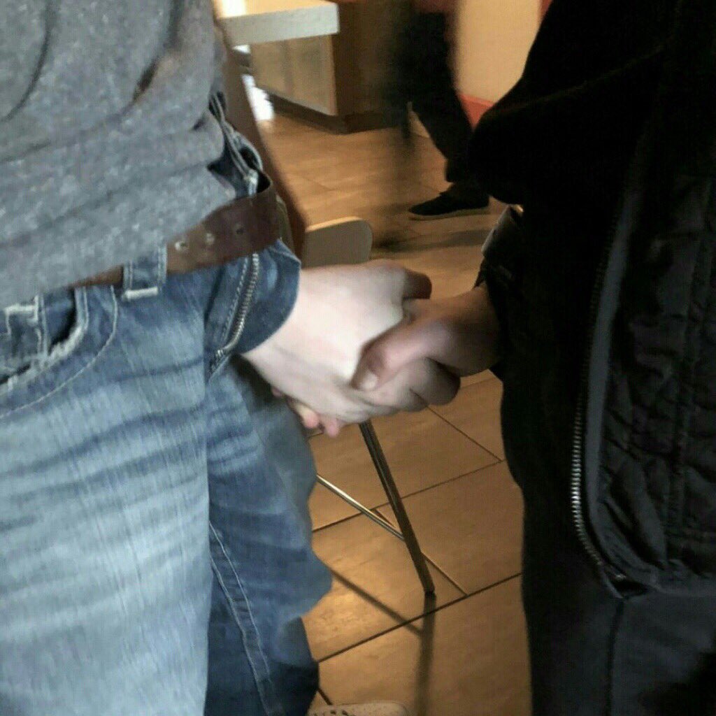pochti_dead's tweet photo. — все бабы шлюхи
— или тупые феминистки https://t.co/mrNTpuipy1