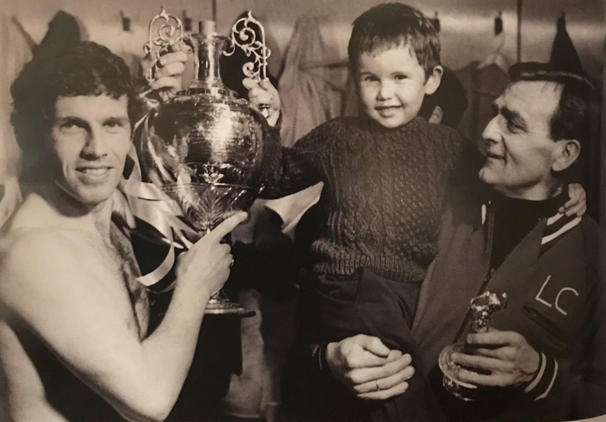 Leeds United’s Johnny Giles and son with the great Les Cocker after receiving the 1968/69 Championship Trophy. #lufc
@FollowMeAndLUFC @TheSquareBall @WACCOE @DazKing1971 @FOREVERLEEDSMOT @daverowson @JulianBarker111 @super_leeds70 @OldLeedsHistory @YEPSportsdesk @marcusnoble23