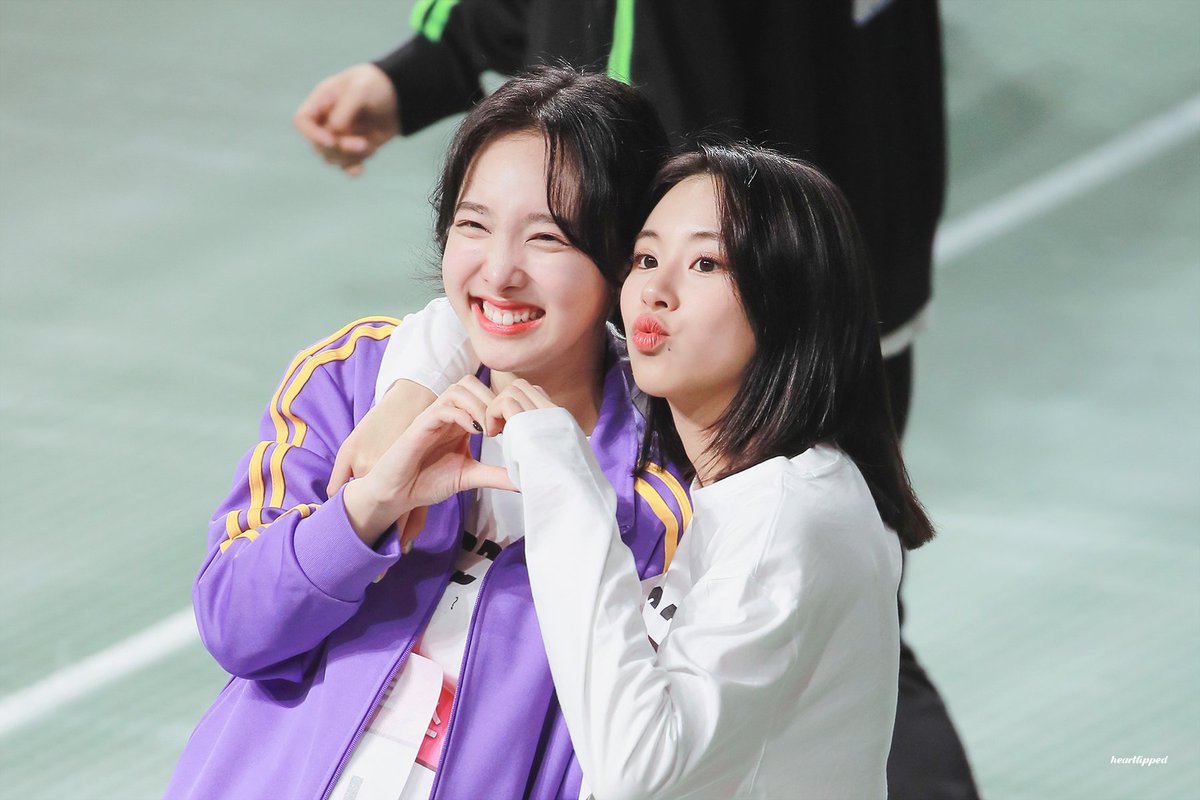 heartlipped's tweet photo. 190108 🏡🌙😌👌🏼 #Nayeon #나연 #ナヨン #TWICE https://t.co/LBYJfE0zb5