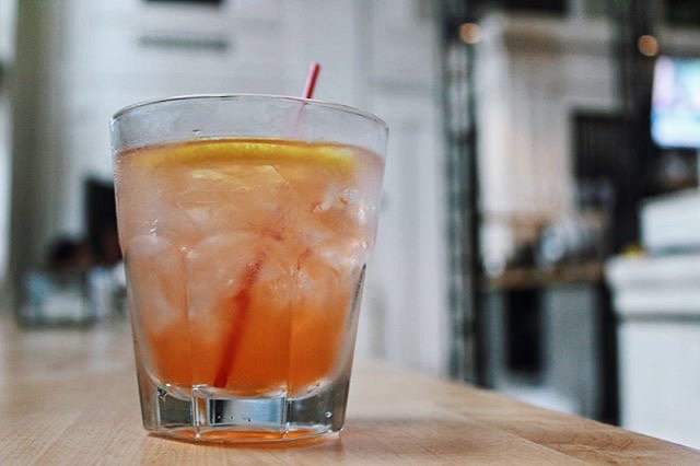 We're loving this twist on a classic with the “Kinda Sorta Negroni”. This cocktail features gin, Aperol, and Lillet Blanc.
📸: <a href="/harlanhaus/">harlanhaus</a>  
#unclevalsgin #unclevals #gin #gincocktails