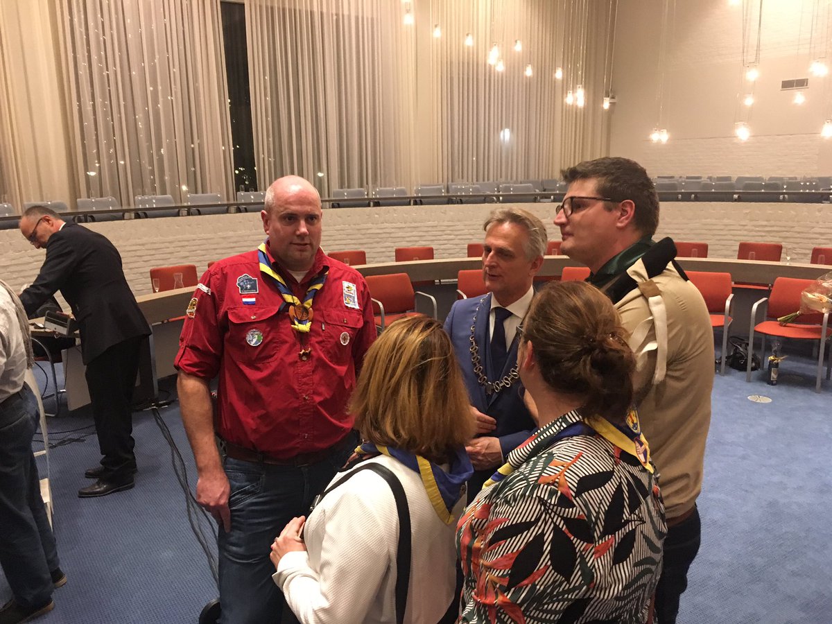 De Scoutinggroepen uit Soest samen met burgemeester <a href="/robtmetz/">Rob Metz</a> bij de geslaagde nieuwjaarsreceptie van de <a href="/gemeentesoest/">Gemeente Soest</a>. 👍🏻