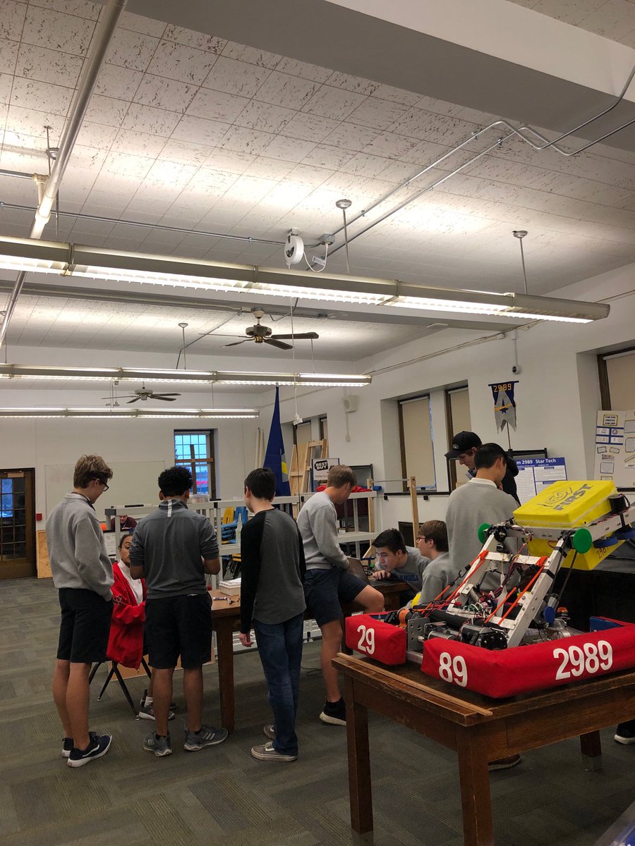 frcteam2989's tweet photo. Brainstorm robot designs! Getting ready for the #FRC2019 season! https://t.co/stZ4jcCg91