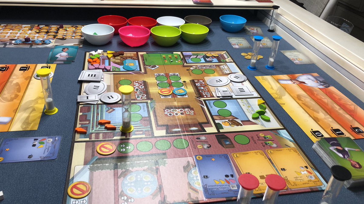 De_2a4's tweet image. Para despedir el finde y a Pi, #kitchenrush (necesitamos la expansión) y #PandemiclacaidadeRoma que ha sido el juego de las navidades con 17 partidas.
Por cierto 👀 a los cubitos,fijaos en los que hay que poner de cada bárbaro ,vienen 20 en cada bolsa y no es esa la distribución.