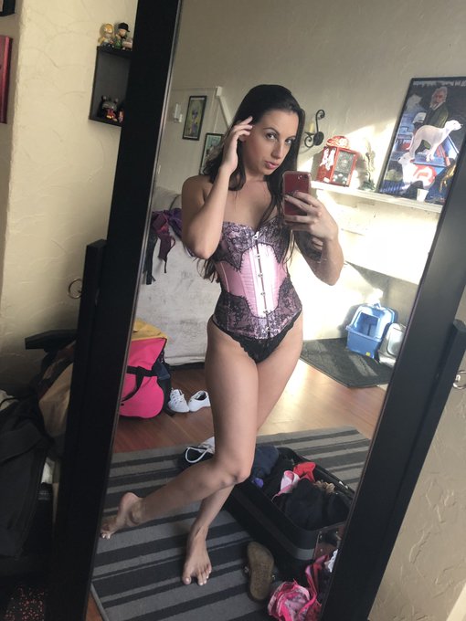 Always looking for other Florida #adultmodels to join the set with me! Collaborations from paid to trade<a href="/tag/adultmodels"class="tags">#adultmodels</a>