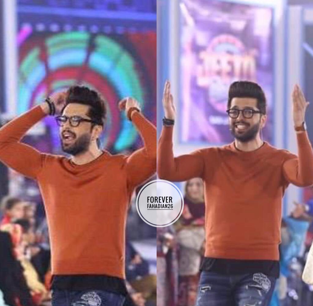 fahad_ki_dewani's tweet photo. the innocence falling upon his face is unmatchable! 😍😋
-
-
-
#FahadMustafa #JeetoPakistan #MultanSpecial @fahadmustafa26 https://t.co/ymj2OzfI23