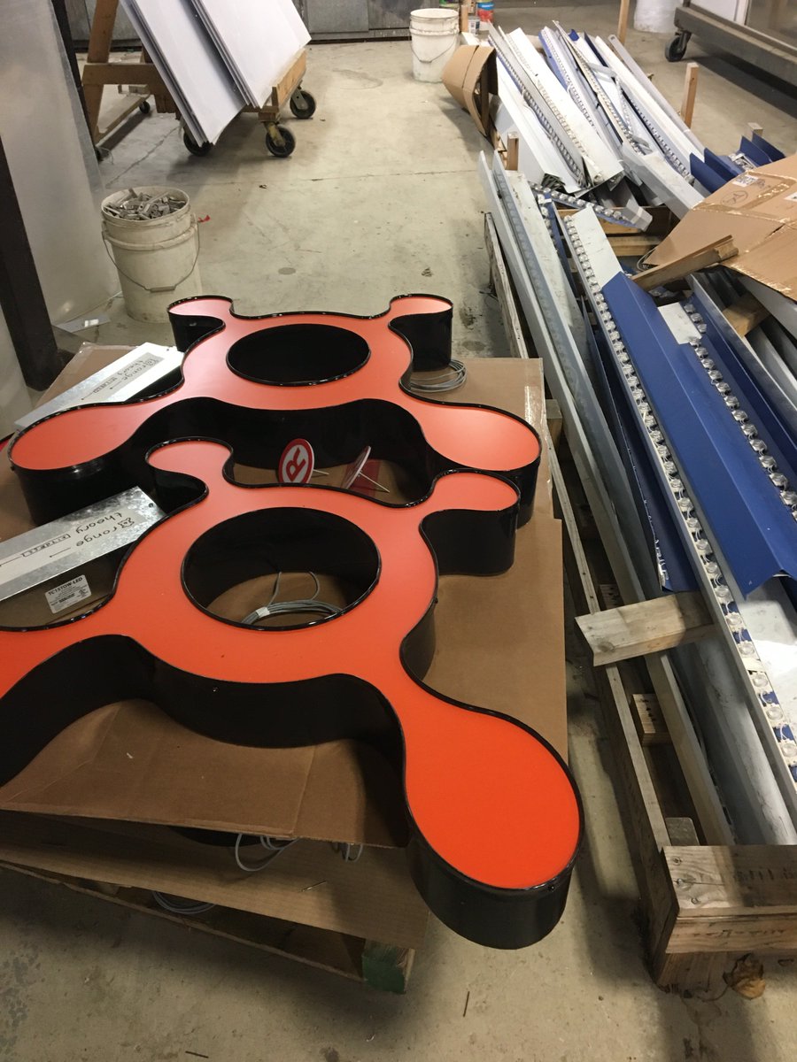 PMSigns's tweet image. These beauts are in our shop right now. Does that orange look familiar #yeg? 🍊 

#Trivia #brands #yegbiz  #yeggers #yegfitness
