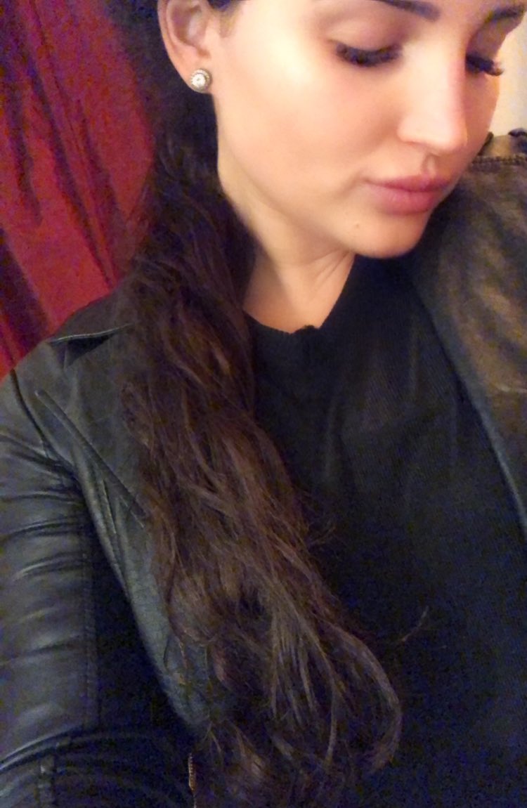 dommeofdreams's tweet photo. I’ll lure you in with my sweet sultry smile but I’ll claim your #pindick as my plaything with restraints &amp; #chastity
A little #cbt &amp; #edging never hurt nobody...well, not me anyway 
😂😈💁🏻‍♀️
#sph #leathermistress #bdsm #ukdomme #dommesession #teaseanddenial #humiliation #chainedsub https://t.co/vW3jB5xEfl