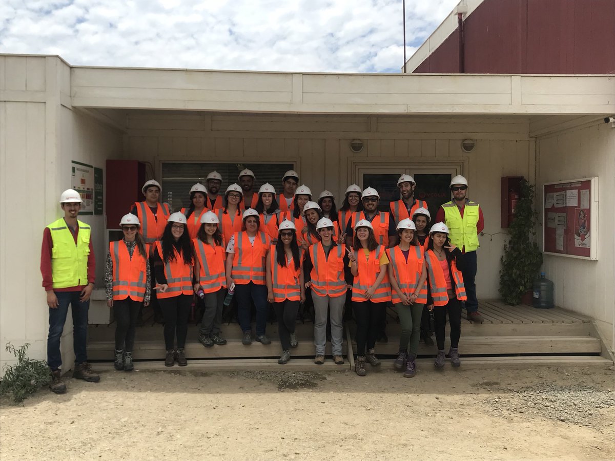 UsachIngenieria's tweet photo. Nuestros alumnos de Ingeneiría Ambiental @usach conocieron sobre procesos sustentables de residuos en el Relleno Sanitario Santiago Poniente, de @Veolia_Cl . Ésta es líder en la gestión, optimización y valorización de agua, energía y residuos @garrido_phd https://t.co/xZ4kkhg9bo
