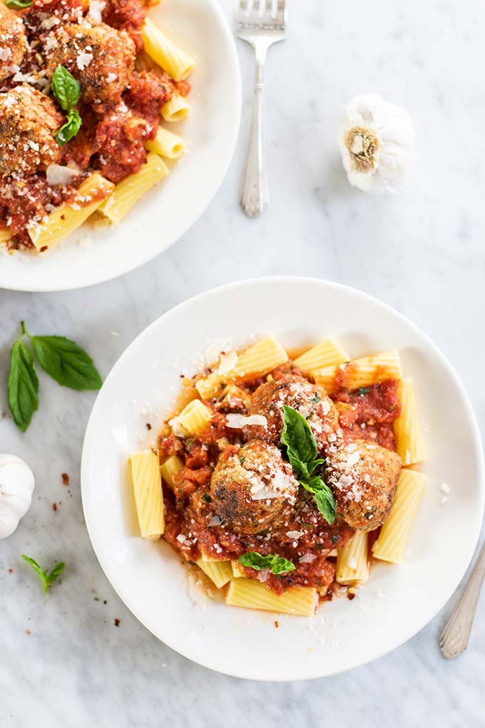 SharpHomeUSA's tweet photo. Indulging yourself with #ComfortFood doesn't have to make you feel guilty! Check out this mindful #GlutenFree turkey meatball recipe from @SunkissedKitch up on our blog Simply Better Living. #SimplyBetterLiving #SharpLiving #SharpHome #RecipeoftheDay https://t.co/kbVsKDltCE https://t.co/K6FV9J6Wds