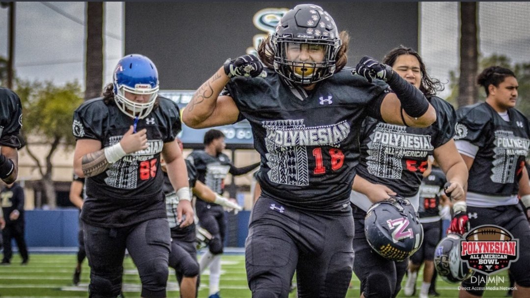 JackLacyJr's tweet photo. 2019 Polynesian all American Bowl game @jl3beast_mode54 @Laie_Boy @AIGAFoundation @PittHSFootball https://t.co/M03oZ9Uurt
