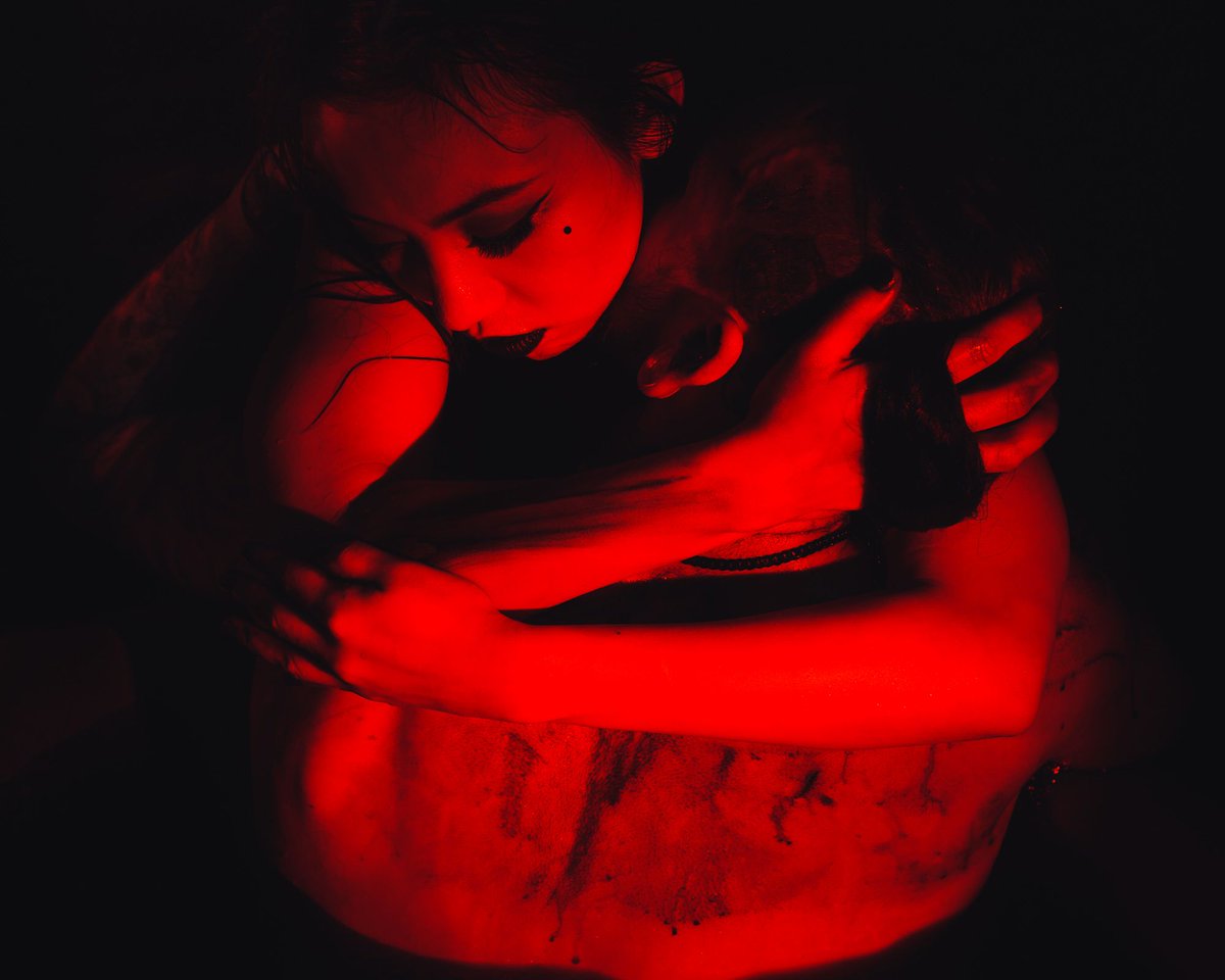 fifirong's tweet image. Not that it's relevant, but I just realised Red Moon Voyage would sit nicely next to Sin City.. 'A fountain of blood in the sky.. sublime... delight😈
.
.
#btsshoot @stefanoboski @mr.focu ⠀⠀⠀