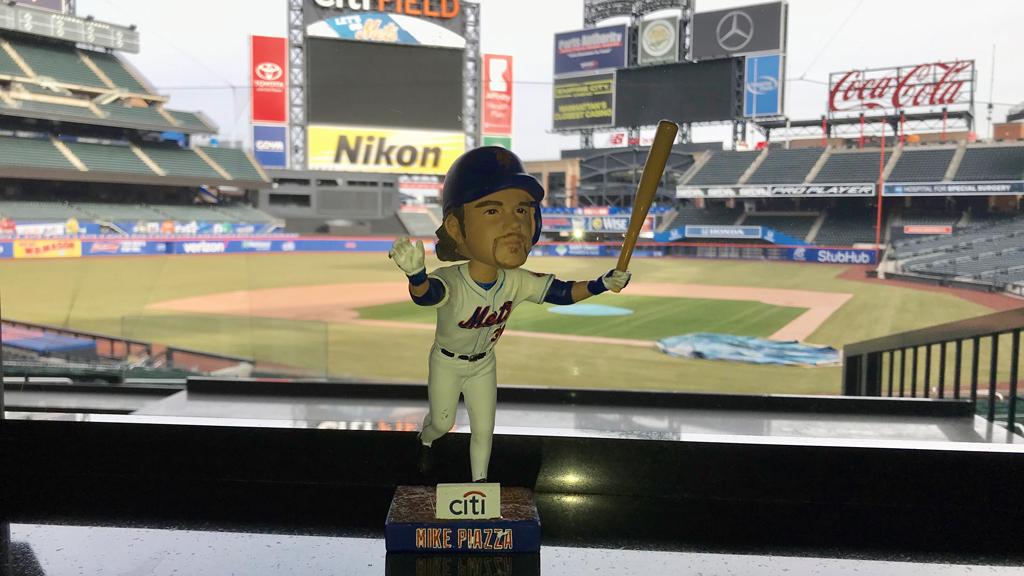 To celebrate #NationalBobbleheadDay, RT this to enter to win a <a href="/mikepiazza31/">Mike Piazza</a> bobblehead! #Mets

Rules: atmlb.com/2QvkQFU