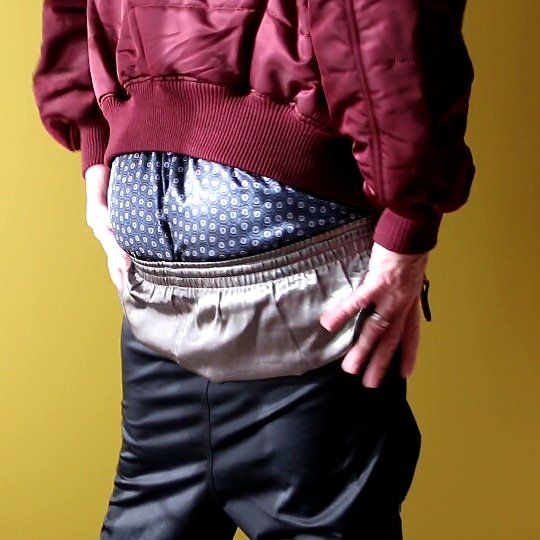 ledger_phoenix's tweet photo. Backside double silky sag with trackies. #sagging #sagger #sagginbutt #lowsag #gaysagging #satinboxers #silkyboxers #satinboxershorts #satinsagger #satingear #nylonshorts #nylonlover #doublesag #gayboy #gay #phoenixledger #showingundies https://t.co/QdlR8Q8GR1