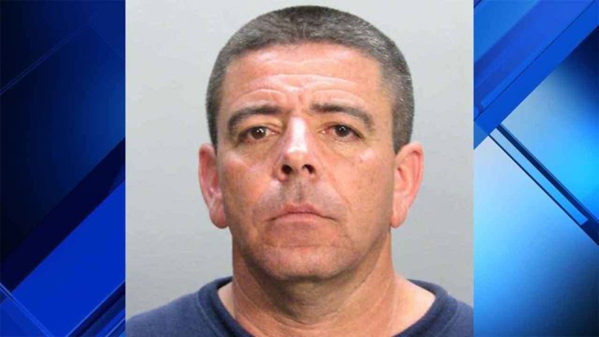 Man accused of fondling 7-year-old girl in checkout line at Sedano's in Miami bit.ly/2TxRF6L?utm_so… https://t.co/UPtiSh5Mh9