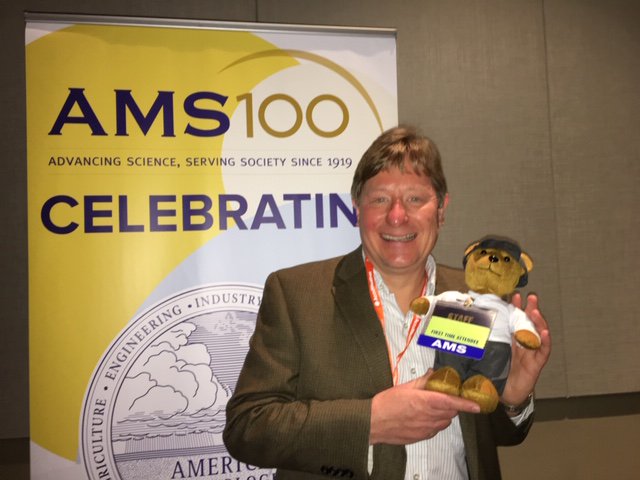 UCARSciEd's tweet photo. Thanks for the warm greeting, #celsiusbear! @AMSeducation
#UCARSciEd is at #AMS2019! https://t.co/rOMKkOzpyK