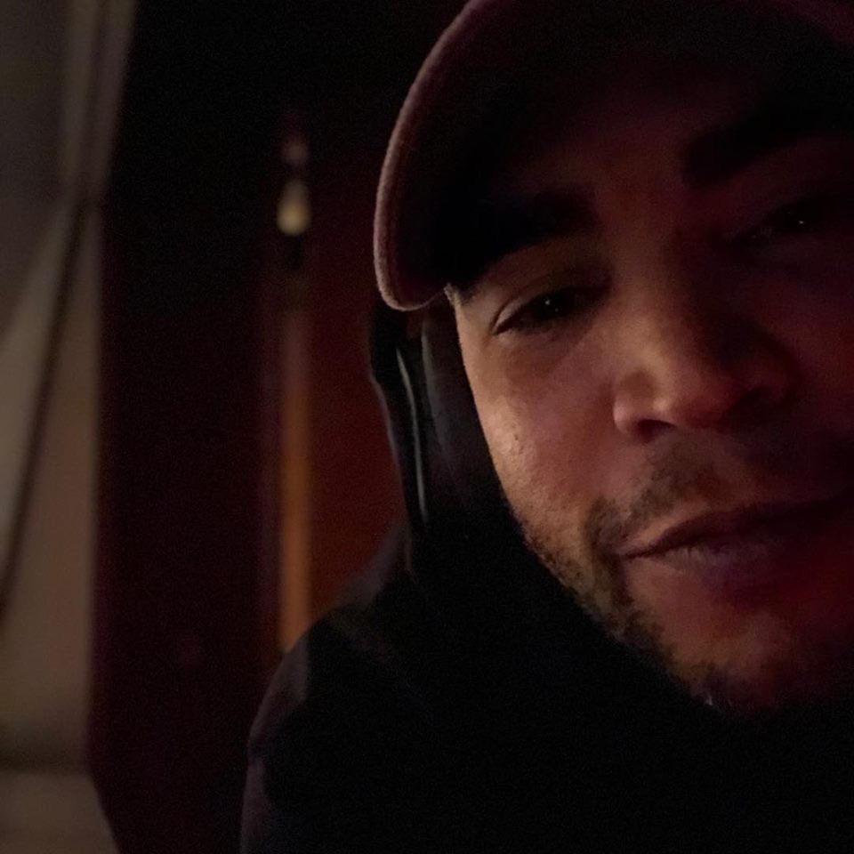 DONOMAR's tweet photo. Segundo día de grabación, buenas tardes.
#DonOmar #KONG #Recording https://t.co/BDimWfAKPH