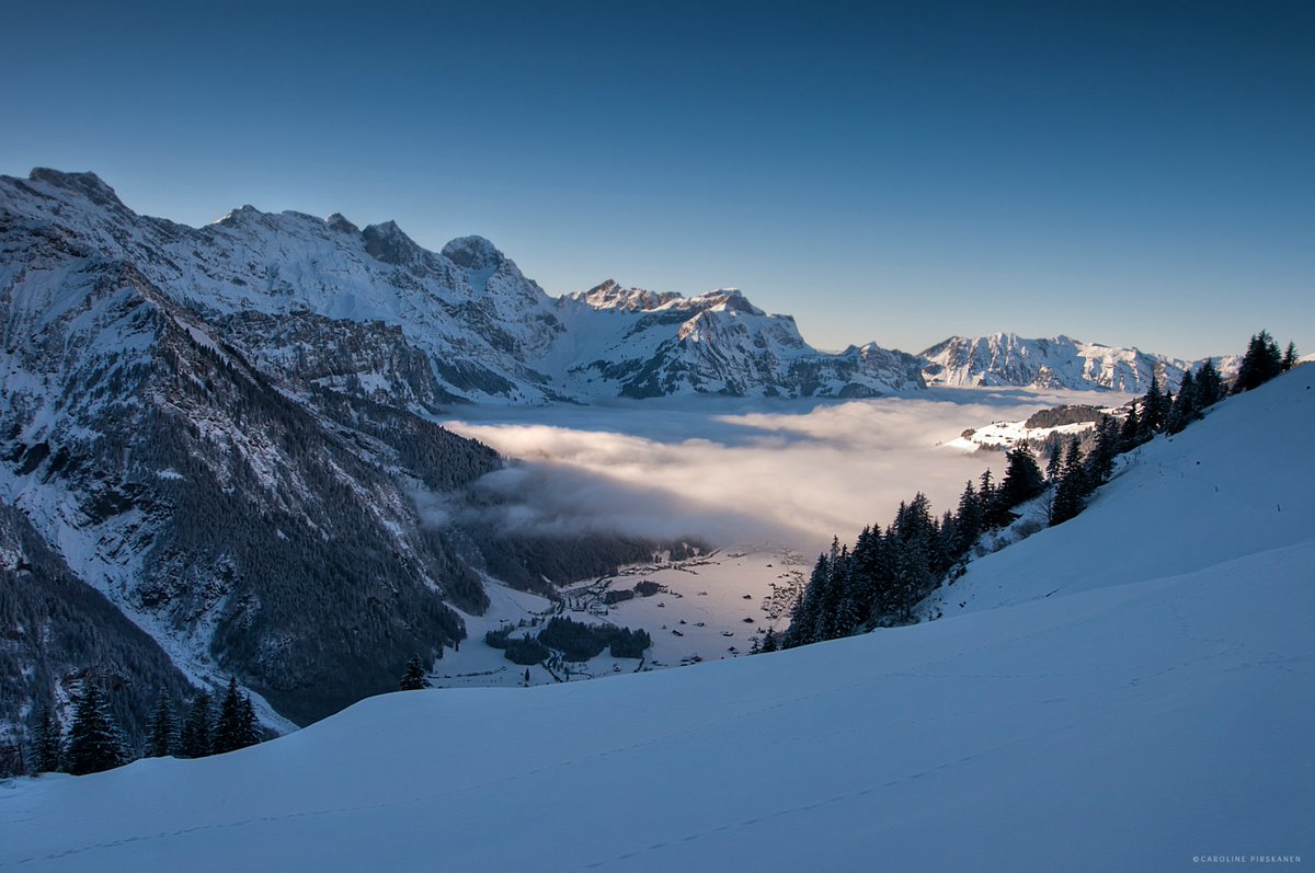 Above and below the fog at Fürenalp #Engelberg today #Switzerland
#carolinepirskanen @1000Switzerland <a href="/MySwitzerland_e/">Switzerland</a> <a href="/SwissEmotions/">Best-of-Switzerland</a>