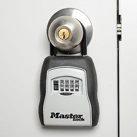 rackking2's tweet image. Master Lock® 5400D Portable 4-Digit Combination Keylock Box - Holds 1-5 Keys #KeylockBox #Locks #MasterLock #RackKing rack-king.ca/shop/product/b…