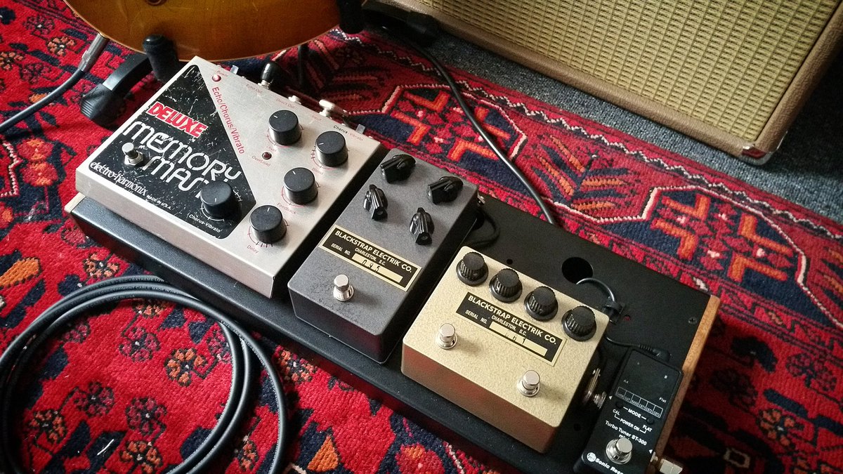 vandiemens_aad's tweet photo. She is finally finished and what a beast.
#blackstrap_electrik #MK1_5 #tonebender + #rangemaster
#blackstrap_electrik #colorsound #overdriver
@EHX #memoryman #deluxe #bigbox
#sonicresearch #turbotuner
@strymon #ojai
#covenantcables
#caseman #gentleman
#fuzz #overdrive #delay https://t.co/bL0Qza50Pt