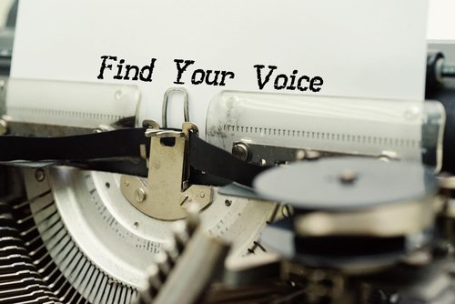 falwriting's tweet photo. Charlotte Rayment give us 10 tips on how to find your writing voice! Amazingly informative blog post, perfect for your Monday night! https://t.co/TNSVsSprsJ
#MondayMotivation #findyourwritingvoice https://t.co/U7QdmRYJpK