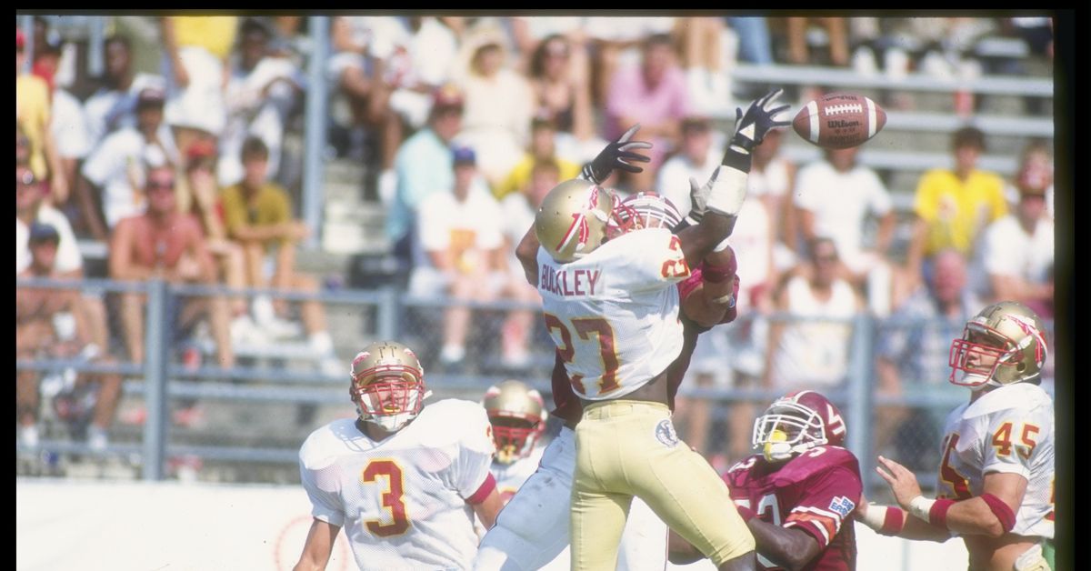 spot_fsu's tweet photo. #FSU legend makes College Football Hall of Fame https://t.co/p6OTKvfau2 #Noles https://t.co/S9zLWz5KKO