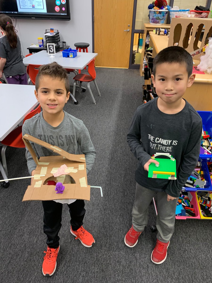 MTL_PW_Library's tweet photo. Another fun #Makermonday with our #Parkwaymakers ! @MrsSchewGAP https://t.co/lOMMTNmGJr