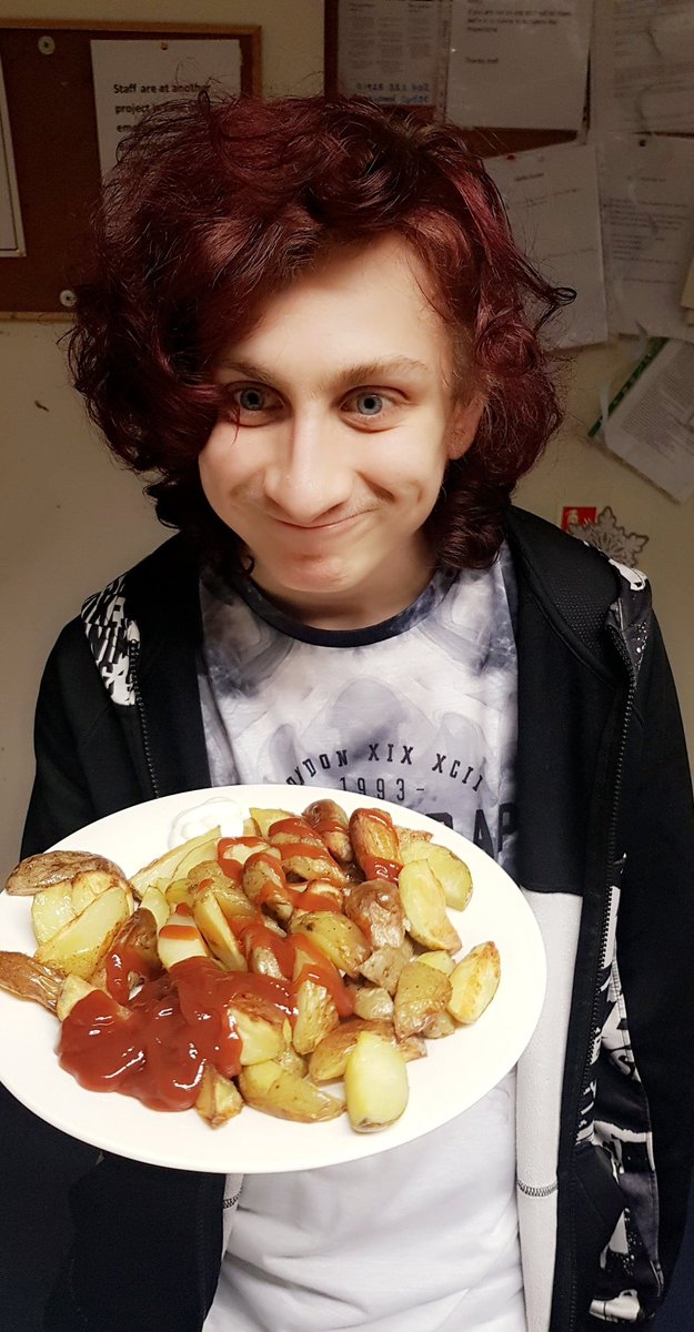 ServicesSaha's tweet photo. We are feeling rather peckish tonight. Our resident has been cooking delicious homemade #potatowedges. Yummy indeed!! #cookingsession #eveningsnacks #independantlivingskills #saha https://t.co/utIWp2gv9B
