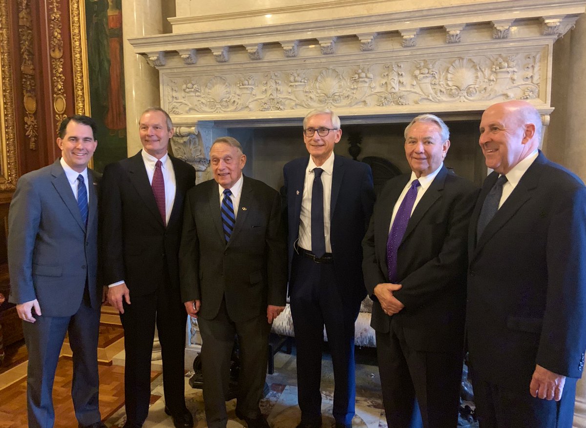 GovWalker's tweet image. 5 former Governors with @GovEvers
