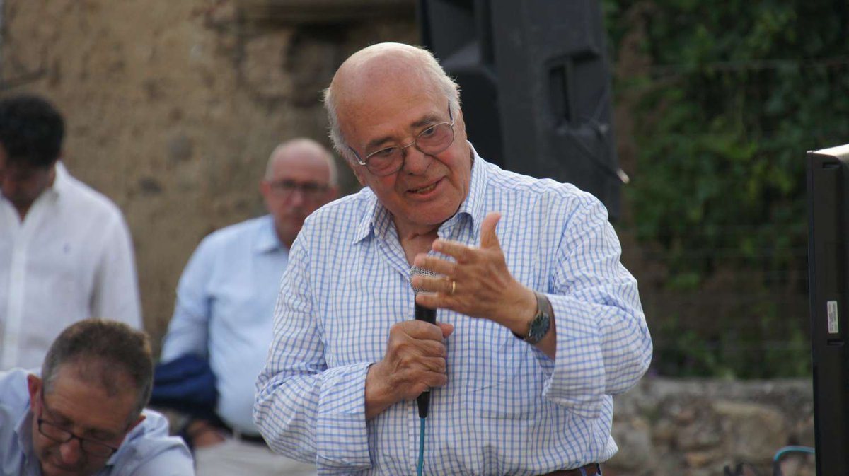 pd_napoli's tweet photo. Il #PDnapoli si stringe attorno alla famiglia di Antonio #Valiante, già vicepresidente della Giunta della Regione Campania dal 2000 al 2010. Esponente della DC prima e della Margherita poi, fu - tra i numerosi incarichi rivestiti - anche deputato della Repubblica. https://t.co/Bkoe7grddS