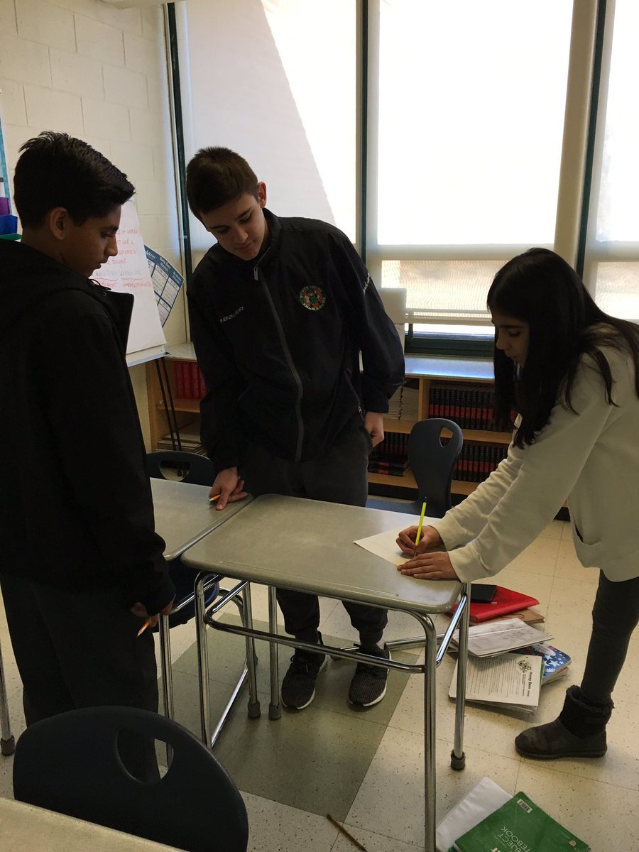 KoreyBarkley's tweet photo. #rotatinggroups in #7C #spanish today! Practicing #tellingtime for Friday’s quiz ⏰ @MSMSBPS #msmsPride https://t.co/OhBqBH3AkV