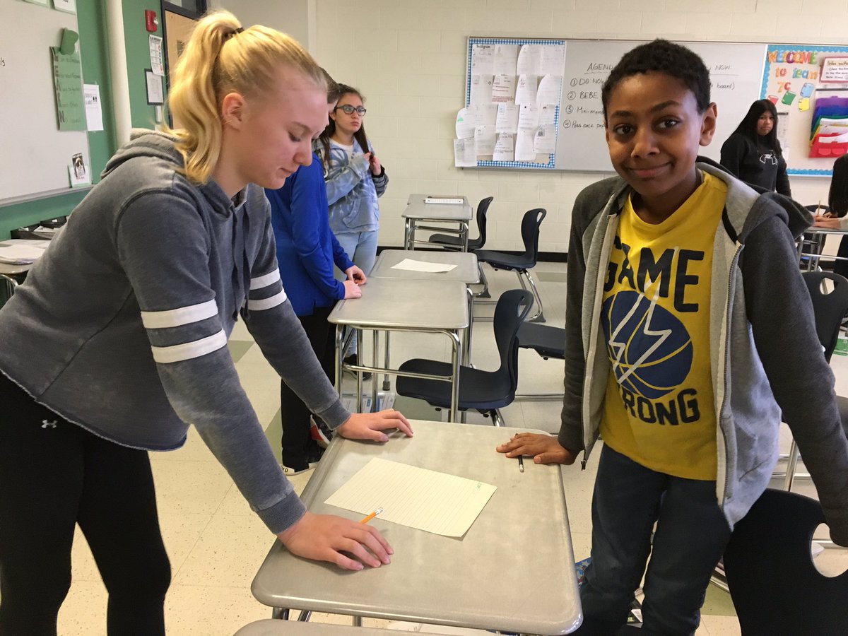 KoreyBarkley's tweet photo. #rotatinggroups in #7C #spanish today! Practicing #tellingtime for Friday’s quiz ⏰ @MSMSBPS #msmsPride https://t.co/OhBqBH3AkV