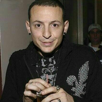 Vikuca0216's tweet photo. I am voting for Chester Bennington for toplist of the world. #ChesterBennington #LinkinPark #Lpsoldiers #voting #Makechesterproud #fuckpedression
https://t.co/ZAKPY6QoAQ https://t.co/tJpWwEfdB7