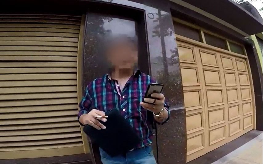 Diario EL DIA de La Plata (@eldialp) on Twitter photo Youtuber platense salió a la "caza" y escrachó a presuntos pedófilos: el caso está en la Justicia <a href="/ELQUECHUGA/">Brandon Lee</a> 📸📹
👉👉👉bit.ly/2RfddIP Youtuber platense salió a la "caza" y escrachó a presuntos pedófilos: el caso está en la Justicia <a href="/ELQUECHUGA/">Brandon Lee</a> 📸📹
👉👉👉bit.ly/2RfddIP