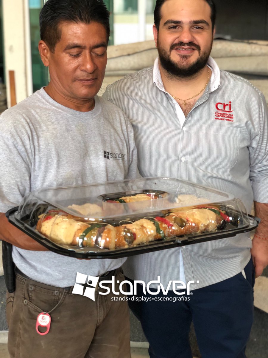 StandVer's tweet photo. Con sencillo pero emotivo convivio deseamos al staff de #StandVer y su familias un #FelizDíaDeReyes y que 2019 sea un año lleno de éxitos. 😎🤗🎉 https://t.co/vhovypylyJ