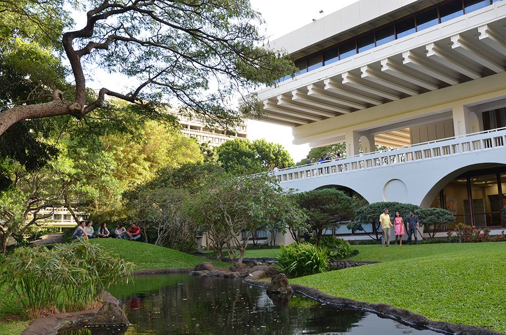EastWestCenter's tweet photo. Interested in working in a #multicultural environment? The East-West Center in #Honolulu is now #hiring! Applications are being accepted for a #fiscalofficer. #workatEWC https://t.co/szConR0Yt0 https://t.co/S7aW9rYkx6