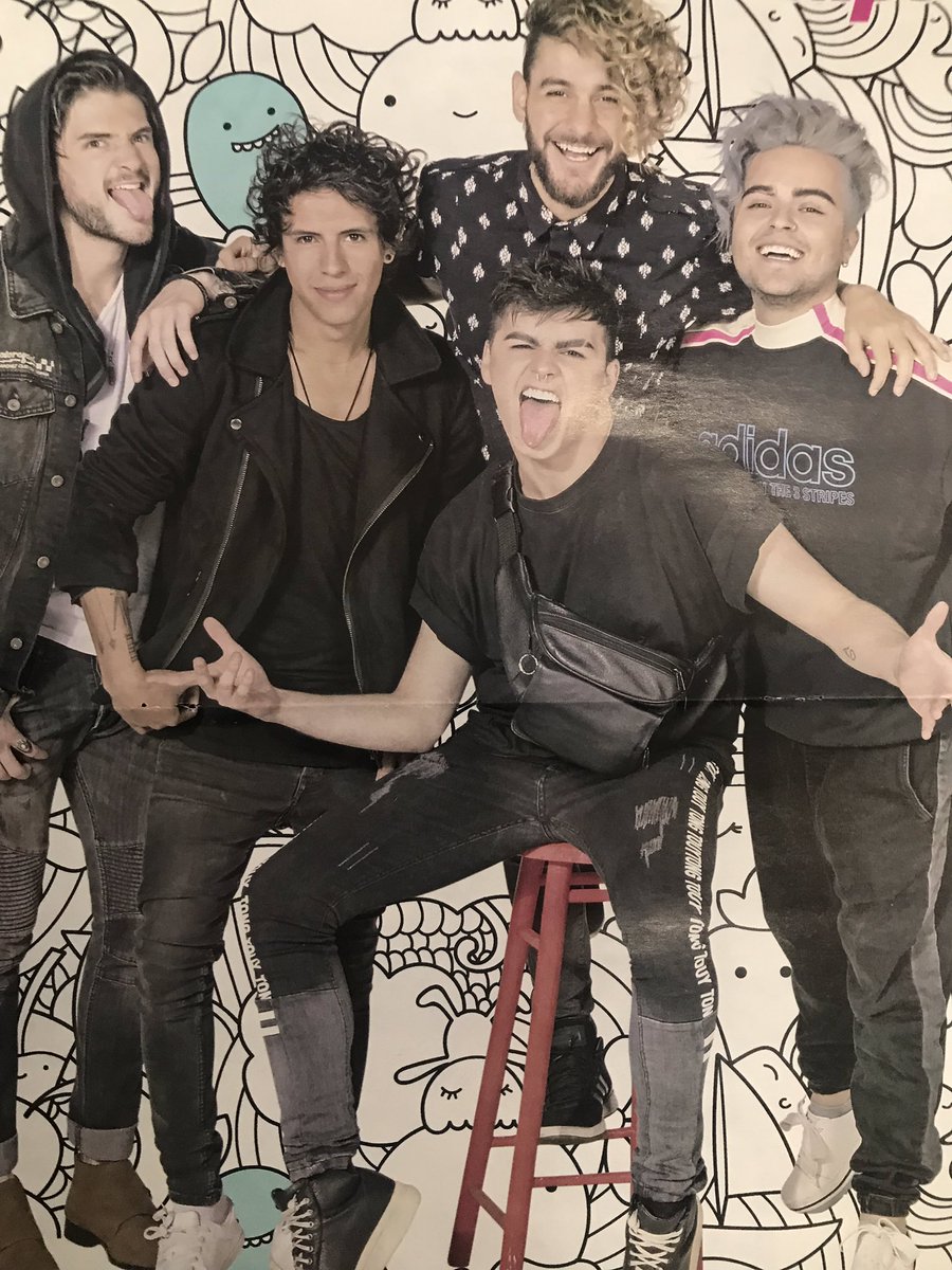 dmunozcaners's tweet photo. Póster de Urband 5 
Revista Notas Para Ti 
Edición Especial @urbandfive @DMunozcano @AndrewLarranaga @franscuen @XtiianZech @carlosbolio_ @notasparati https://t.co/G5hq4rfGg1
