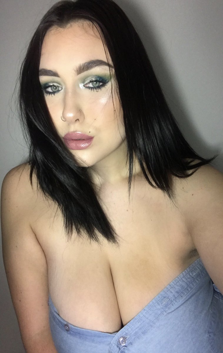 ashtonzimcosky's tweet photo. #anotheryearstillqueer always going to be 😌 https://t.co/2SX2qHCXdB