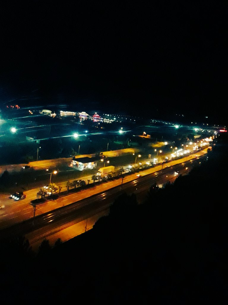 Ben utangaç bir kalbi taşırım geceden,ölsemde söyleyemem...