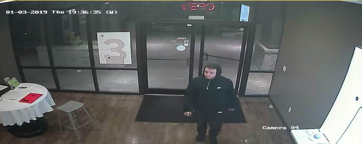 OmahaPolice's tweet photo. #OPD need to know who this suspect is that stole a cell phone from Verizon in Irvingon. Turn him in @ https://t.co/rQpWfxwbgN for some quick 💵💵💵Report AL23129
#OMRC #theft #notyophone #whodis #turnemin via @OPDCrimeStop https://t.co/EzVAdhhF16