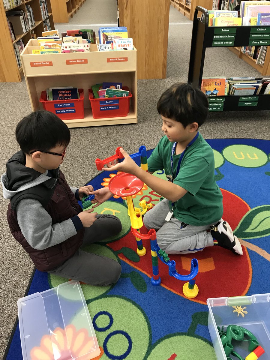 CRElibrary's tweet photo. Creators at work during Makerspace Monday #CREleads #LISDlib https://t.co/GScV32g5ug