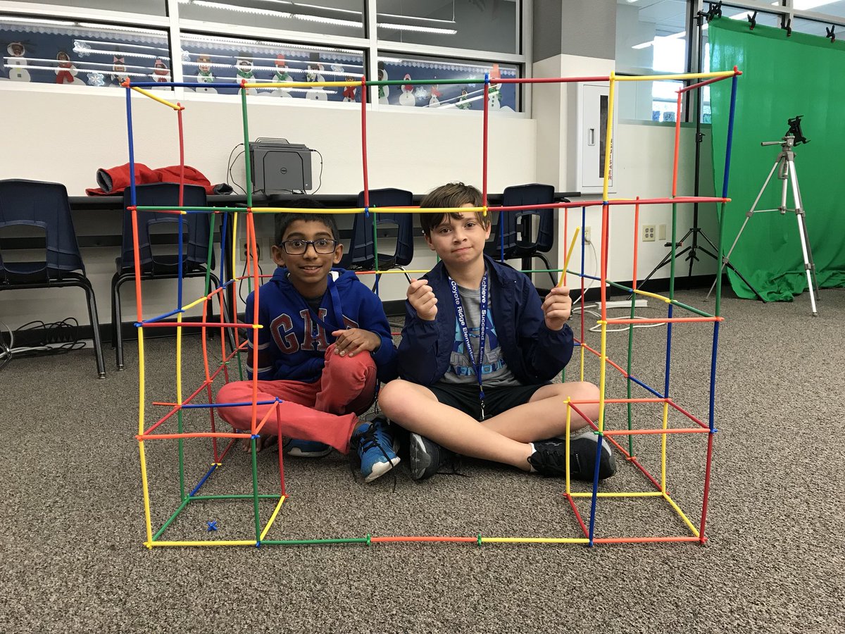 CRElibrary's tweet photo. Creators at work during Makerspace Monday #CREleads #LISDlib https://t.co/GScV32g5ug