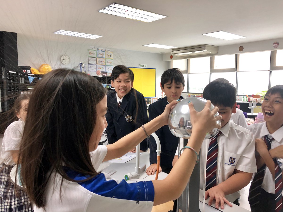 BCBKprepscience's tweet photo. Our Year 6 pupils started back in Science this term with an introduction to electricity with us particularly looking at static electricity. Great fun getting use of the Van De Graaff generator #staticelectricity #vandegraaf #science #year6 https://t.co/FrZmuOPwNZ