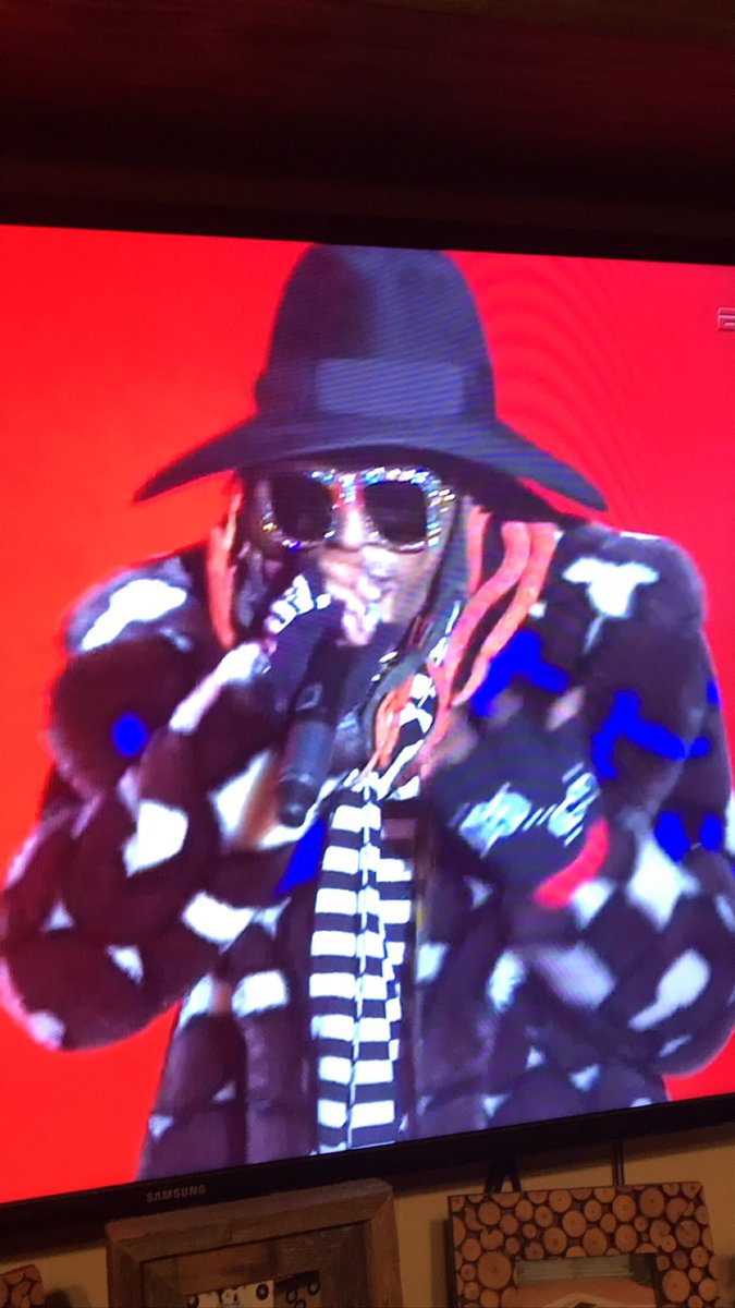MereCrum10's tweet photo. @barstoolsports Hmmmm looks like lil Wayne was popping tags at Goodwill before halftime #ClemsonvsAlabama https://t.co/WM8EDHHDH0